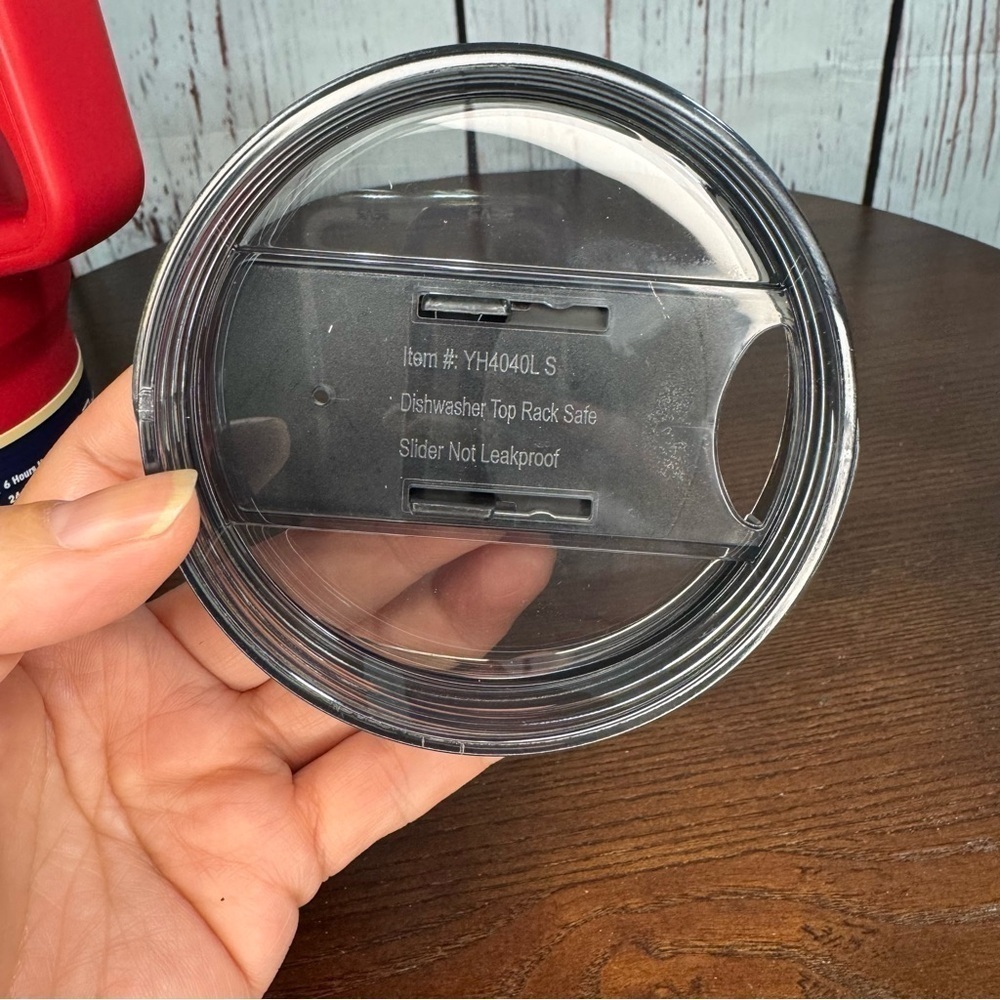 Buc-Ee’s 40 oz water jug tumbler with reusable straw by Yukon Outfitters. New - Picture 6 of 11